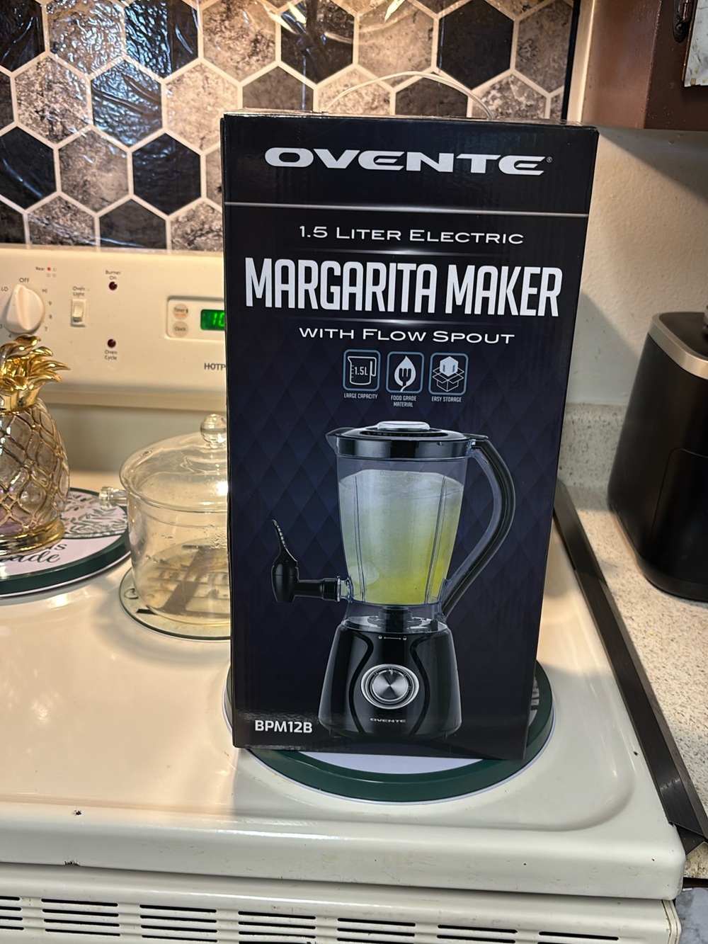 Ovente 1.5L Electric Margarita Maker in Black